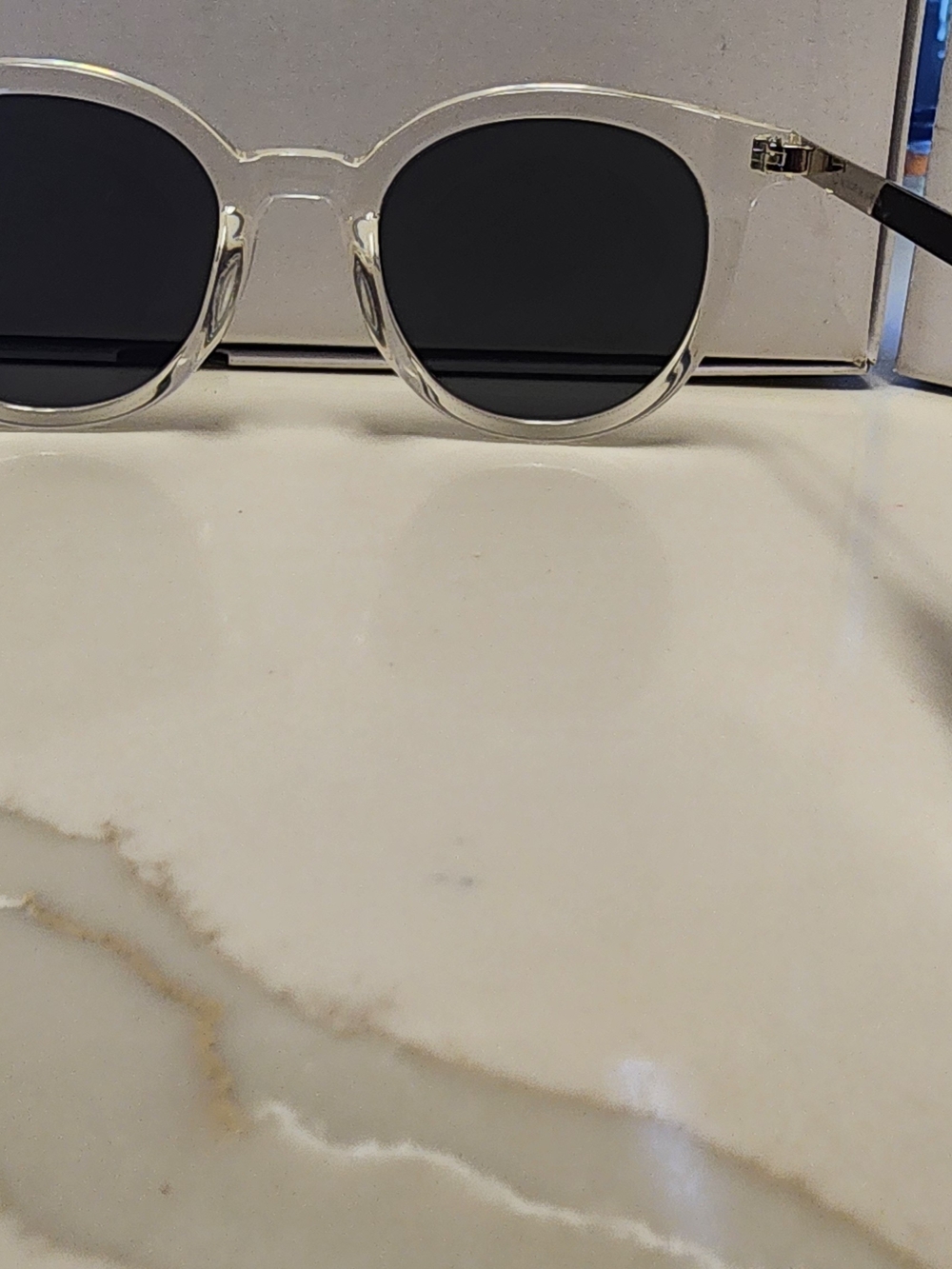 Oscar de la Renta Clear Frame Sunglasses with Green-Gold Mirrored Lenses - Picture 7 of 8
